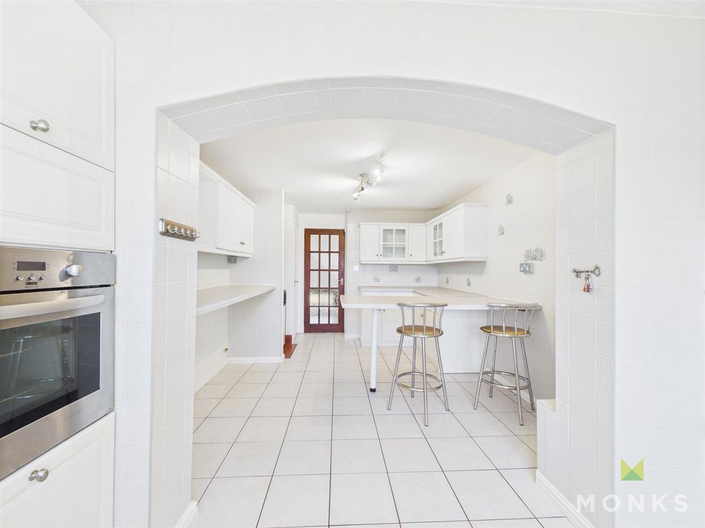 Property photo 3 of 13 Cam01348G0-Pr0723-Still020.Jpg
