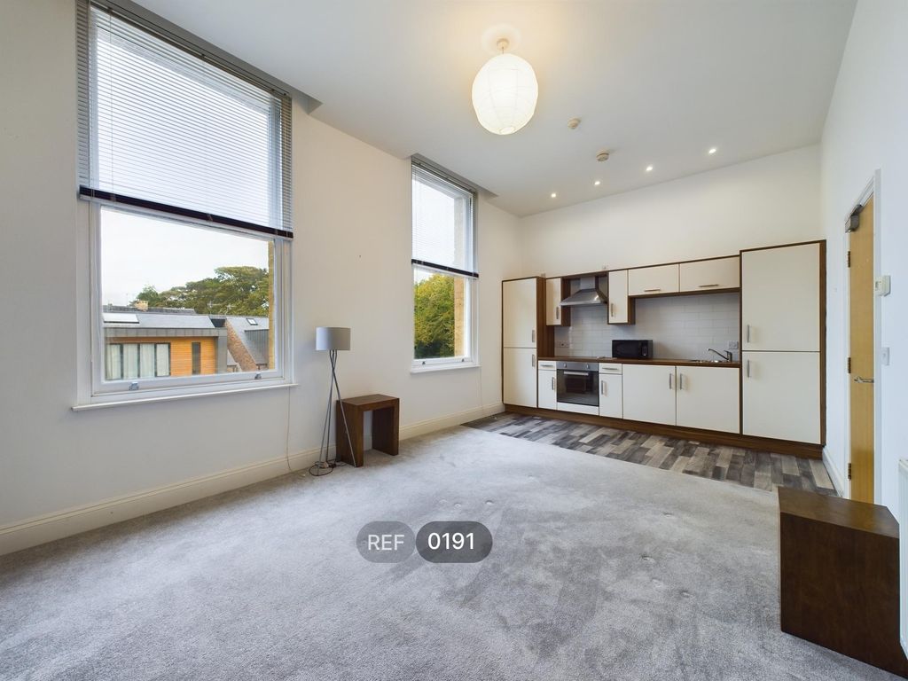 Property photo 3 of 10 Kitchen / Living Area