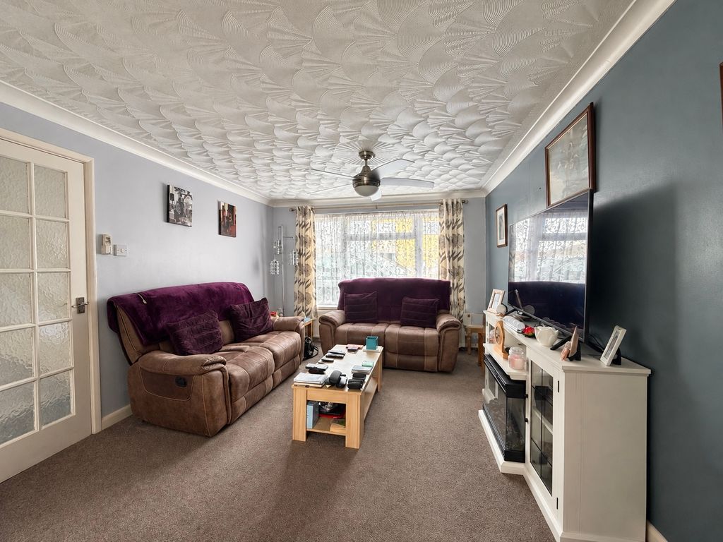 Property photo 3 of 18 B6Bc0515-C3E7-40Da-A220-0D60Ec39Db78