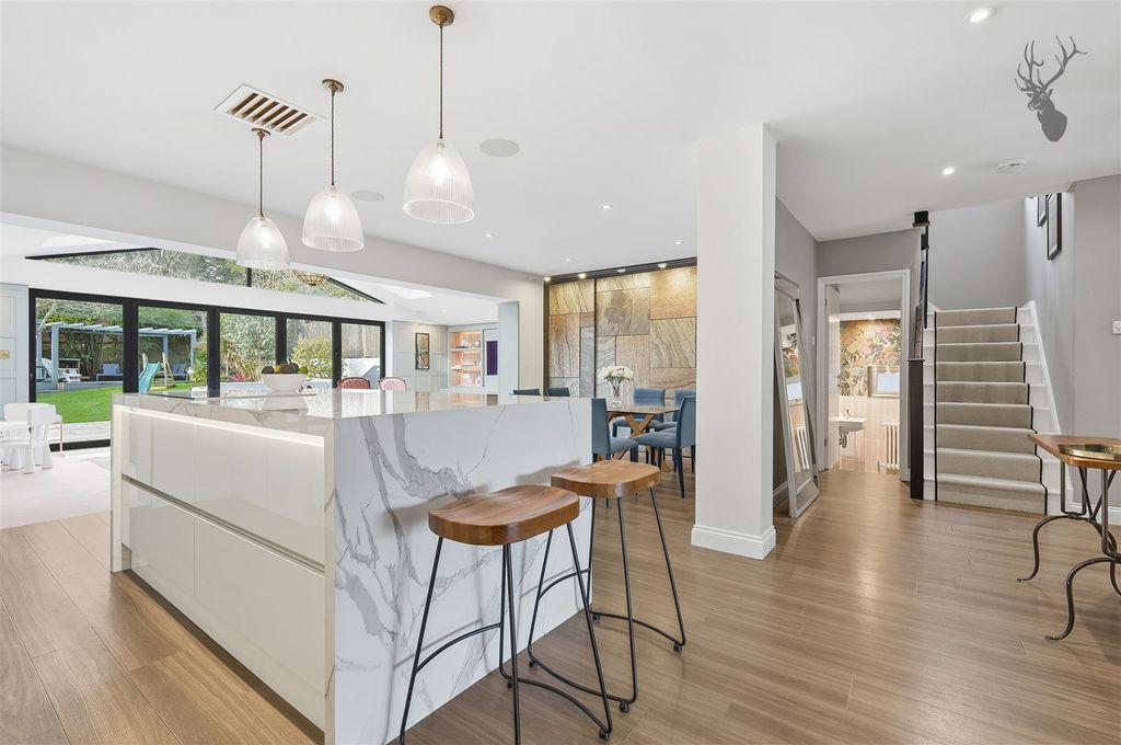 Property photo 3 of 42