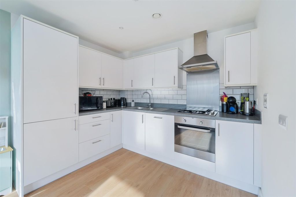 Property photo 3 of 12 Thanet Court (9).Jpg