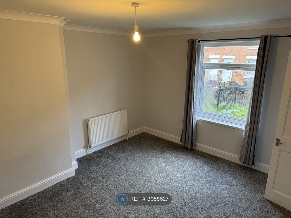 Property photo 3 of 9 Dining Room