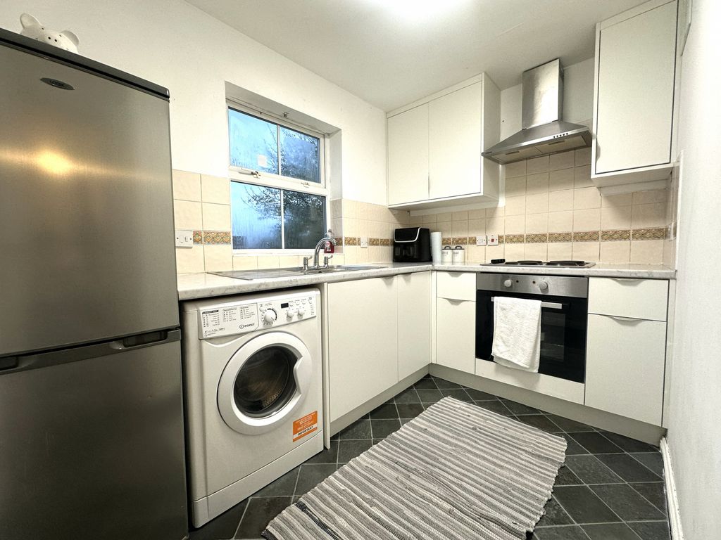 Property photo 3 of 6 Gallery