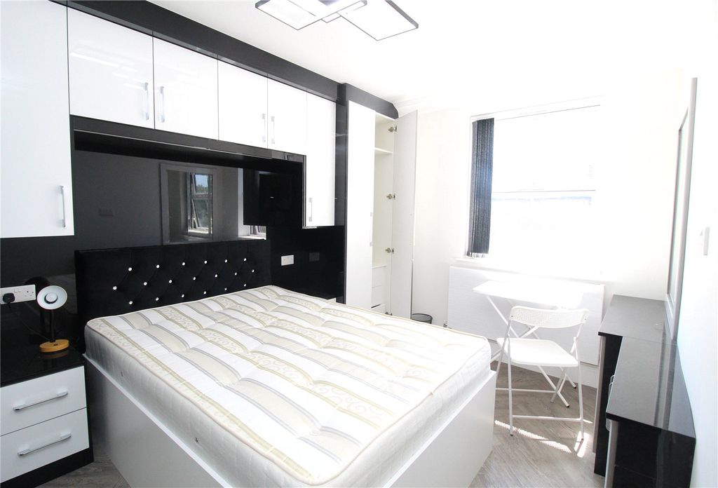 Property photo 2 of 10 Bedroom