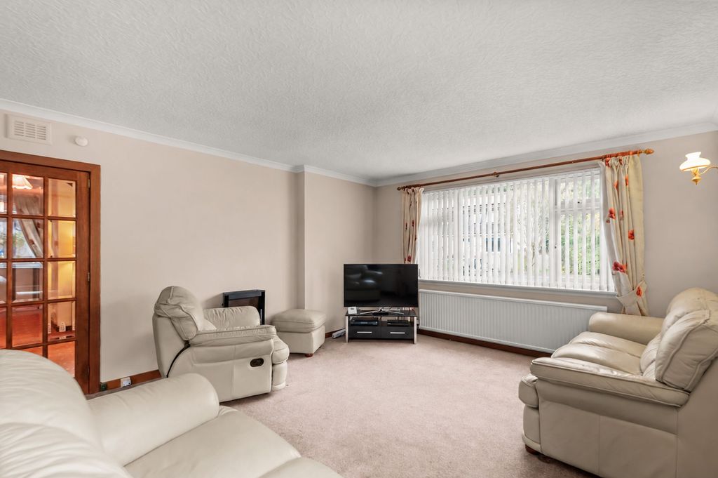 Property photo 2 of 28