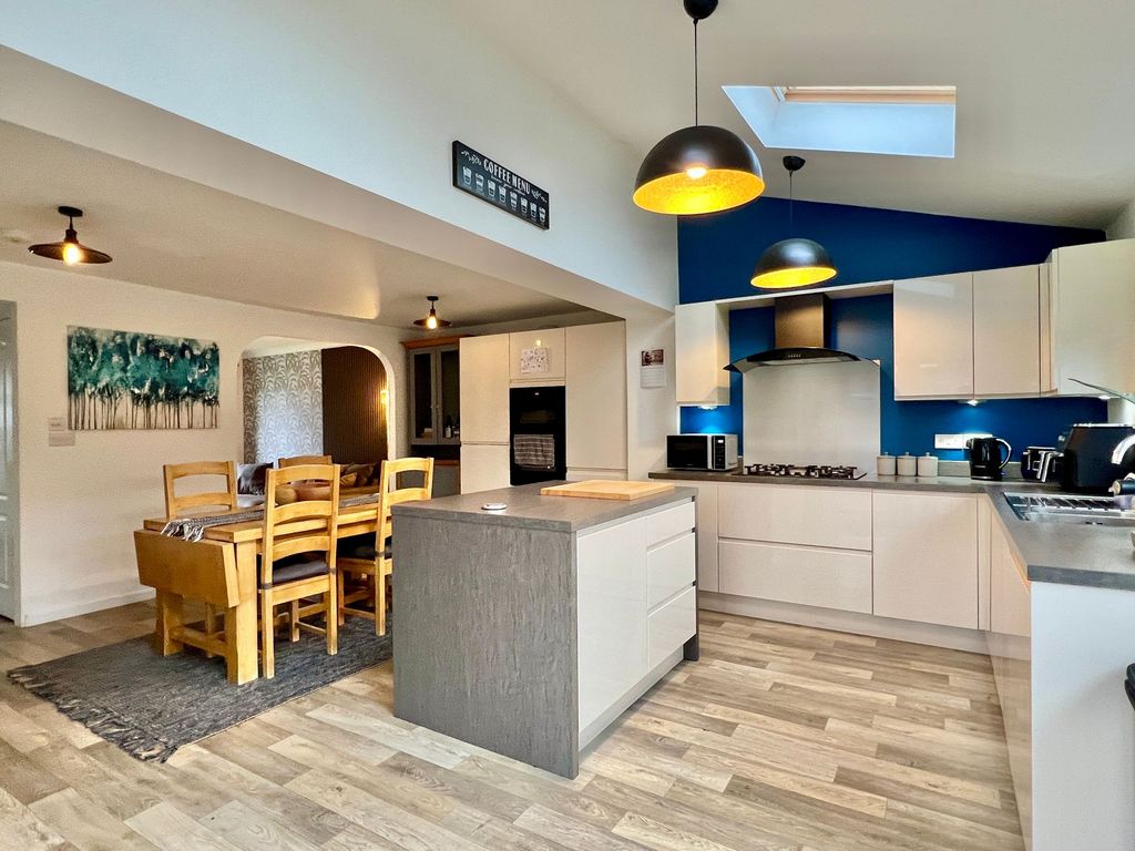 Property photo 2 of 31 Kitchen Dining Room