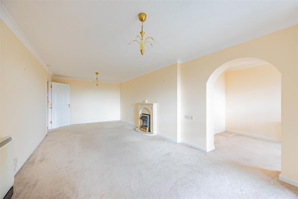 Property photo 3 of 15 Lounge