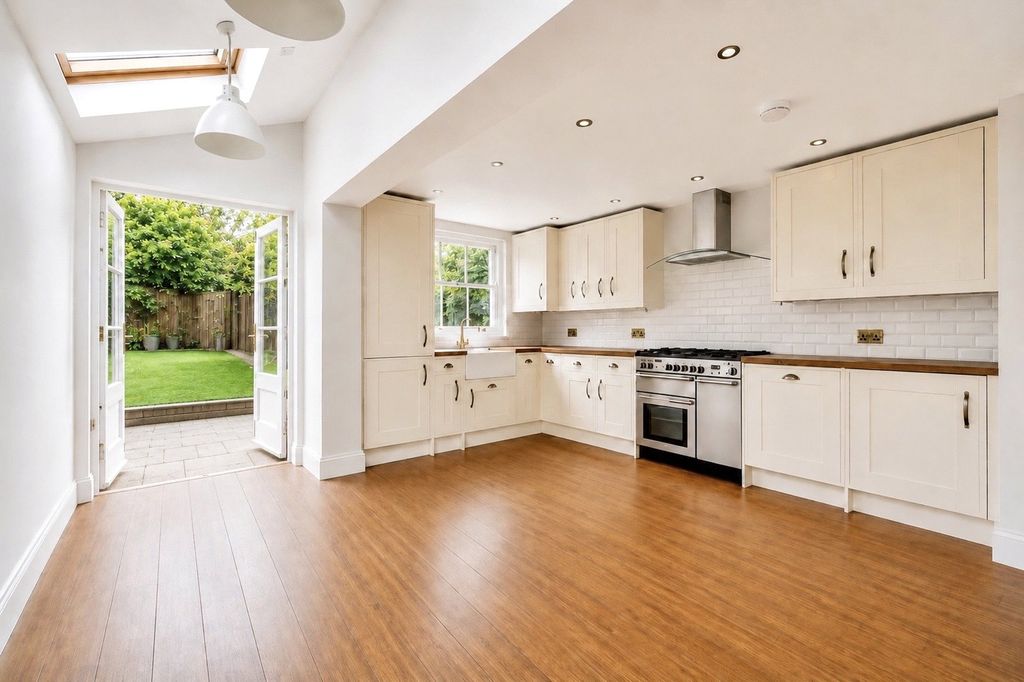 Property photo 2 of 12 Kitcehn