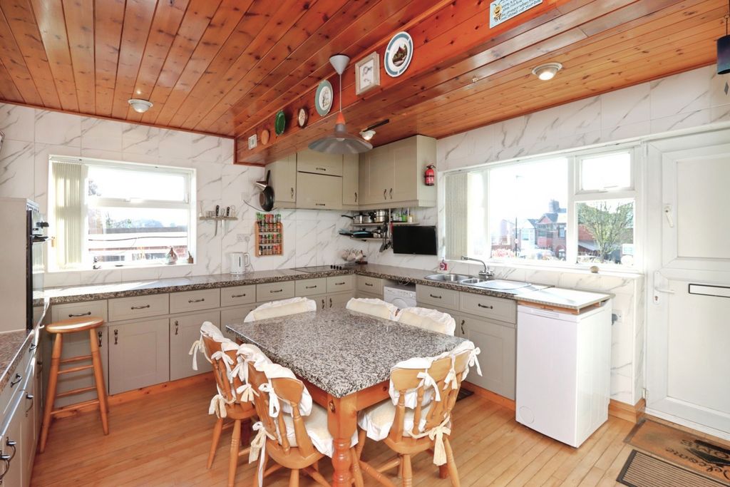 Property photo 3 of 17 Photo