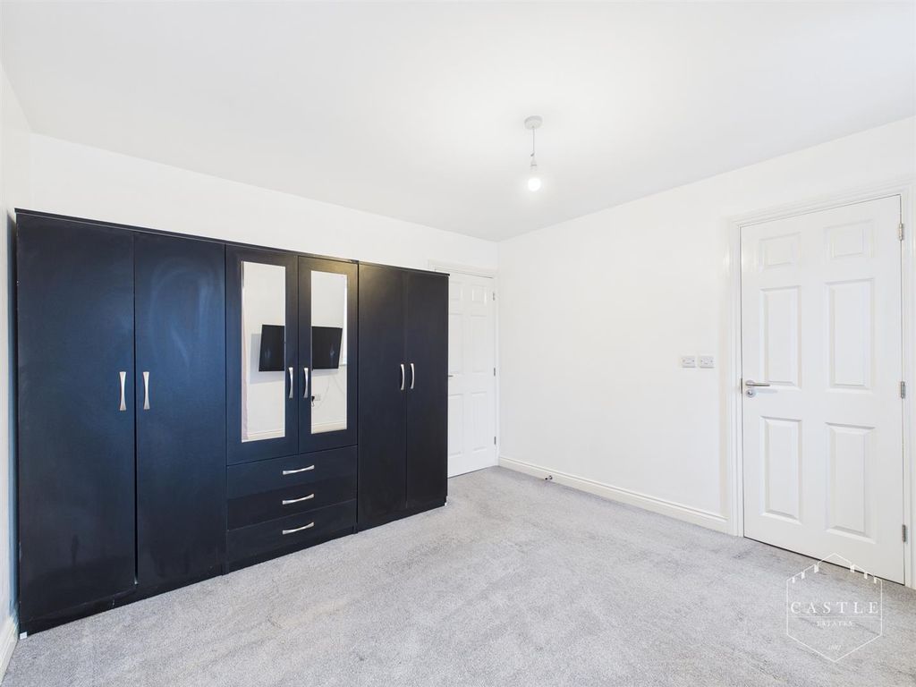 Property photo 3 of 16 Master Bedroom