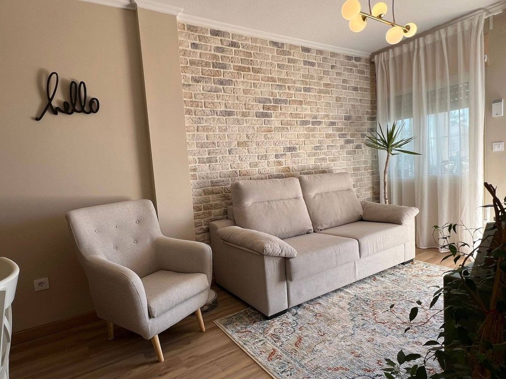 Property photo 2 of 27