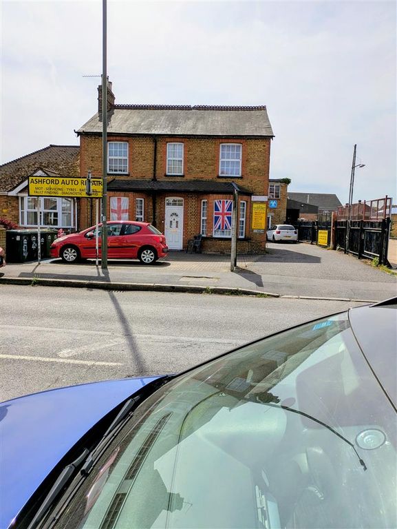 Property photo 2 of 6 42 Feltham Road (2).Jpg