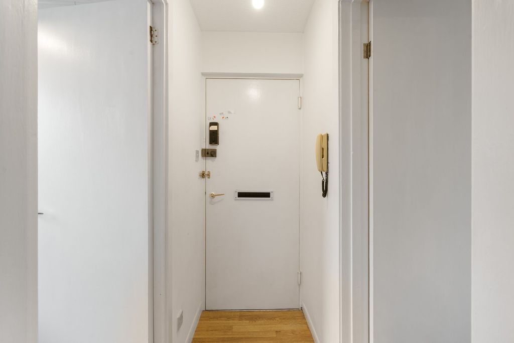 Property photo 2 of 19 Entrance