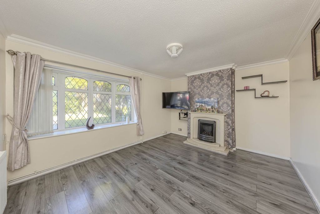 Property photo 2 of 25