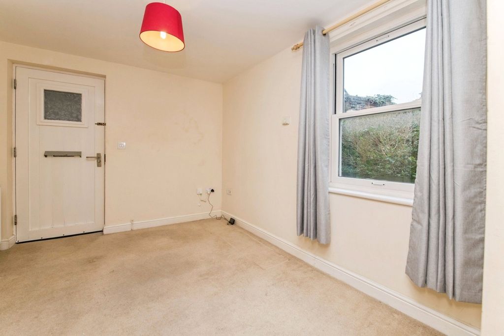 Property photo 2 of 8 Picture No. 22