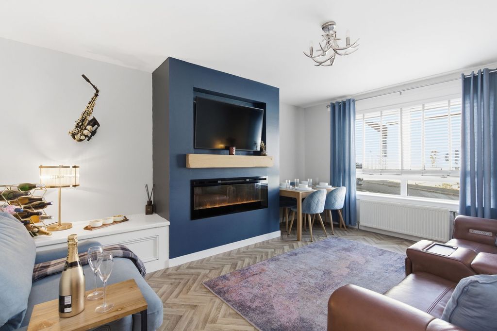 Property photo 2 of 27