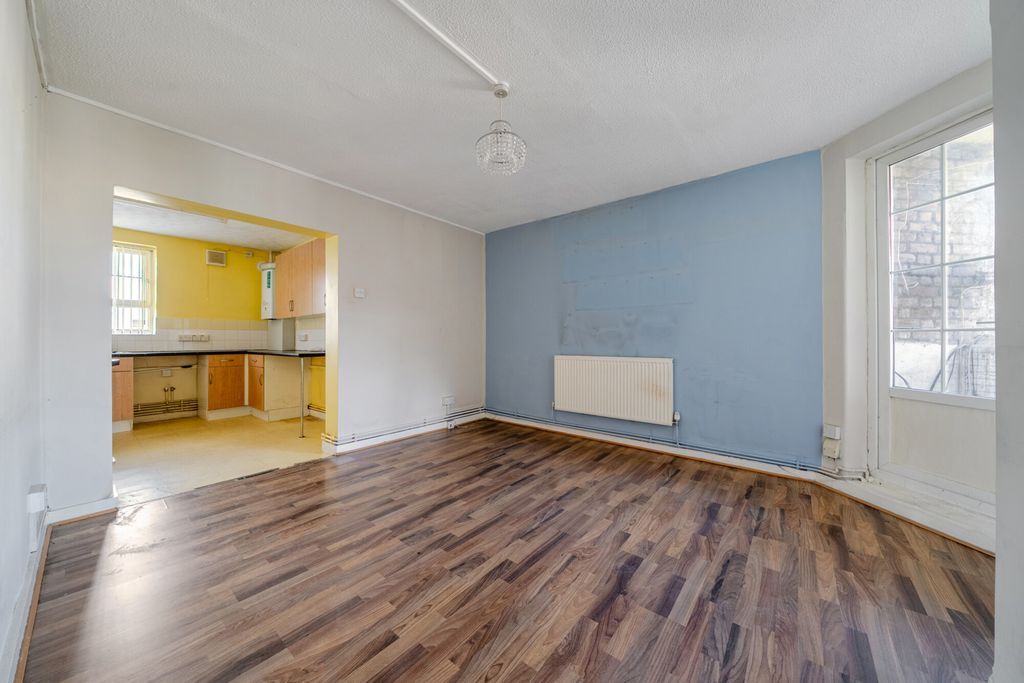Property photo 2 of 16 1511514-11-6A85d0...