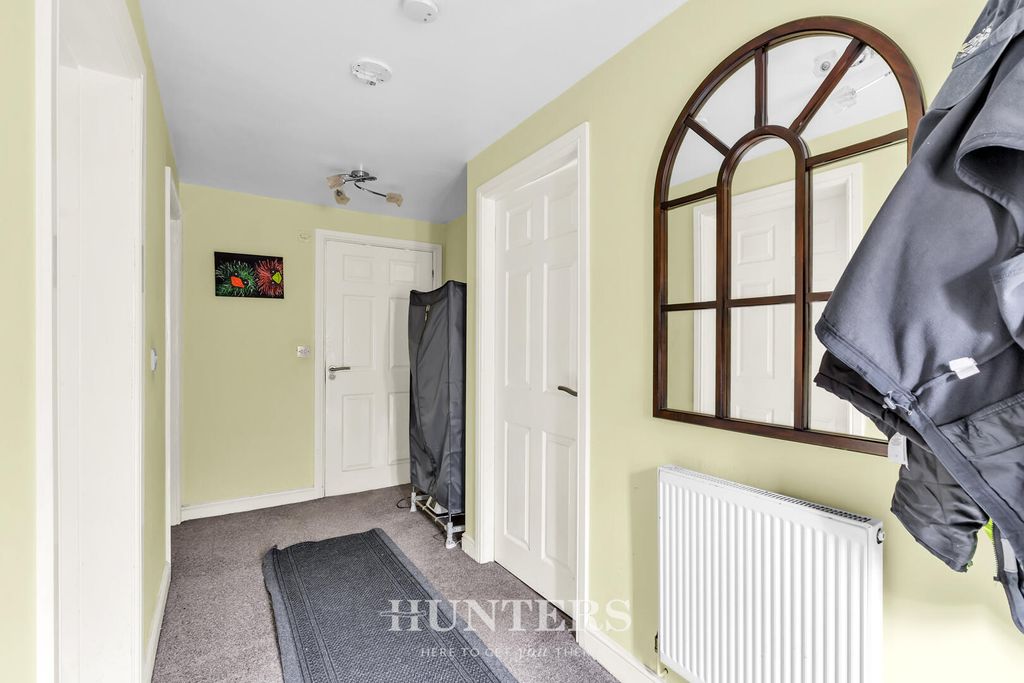 Property photo 2 of 16 Hallway