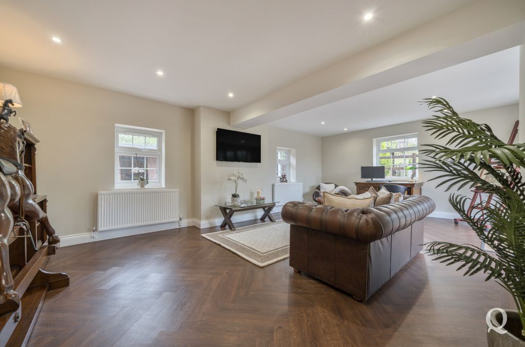 Property photo 2 of 36 4B3B2Dfc-384A-433...