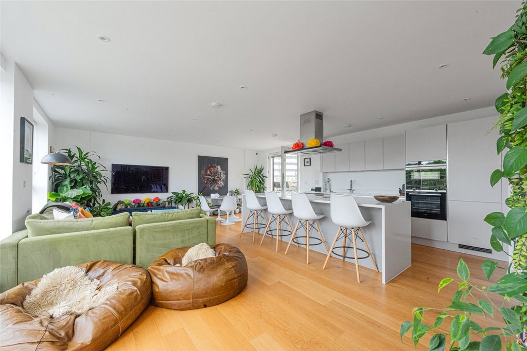 Property photo 3 of 33 Picture No. 03