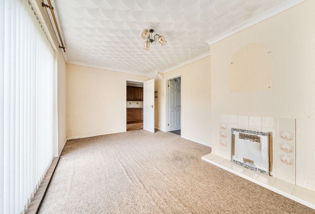 Property photo 3 of 21 Lounge