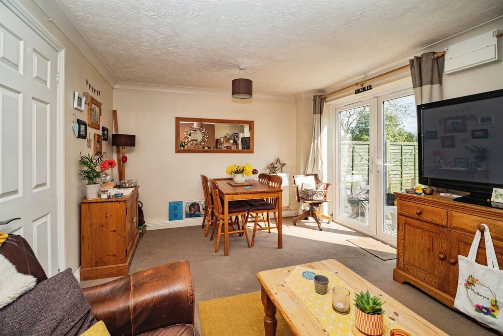 Property photo 3 of 17