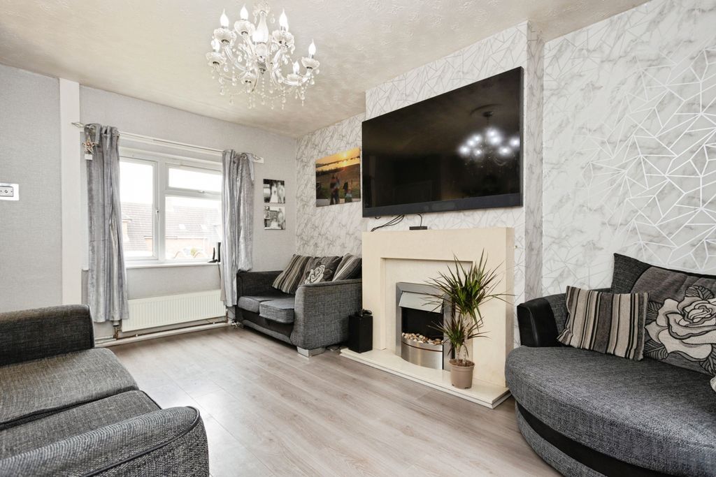 Property photo 2 of 20