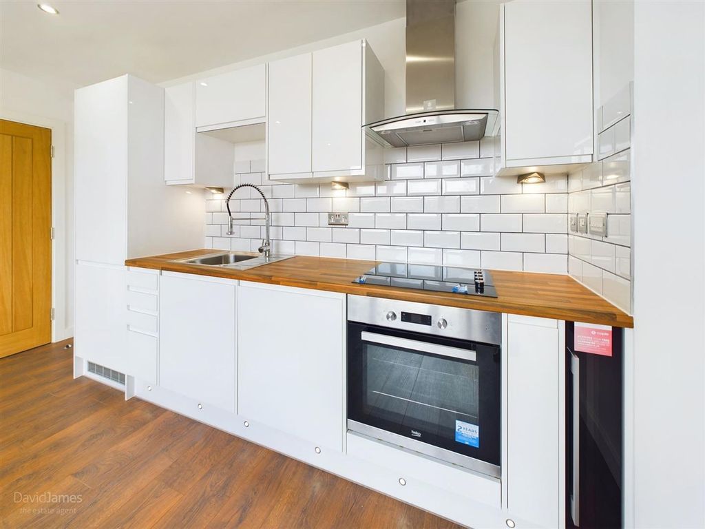 Property photo 3 of 7 Kitchen