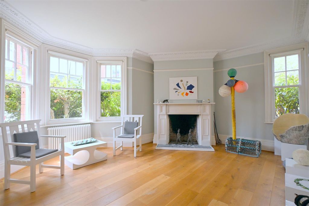 Property photo 2 of 26 Sitting Room