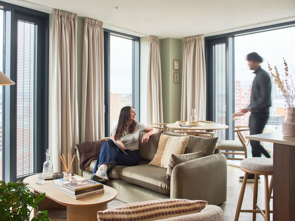 Property photo 2 of 19 Oneeastside260226...