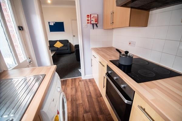 Property photo 3 of 14 6_Harland_Rd_Student_Properties_Kitchen2.Jpg