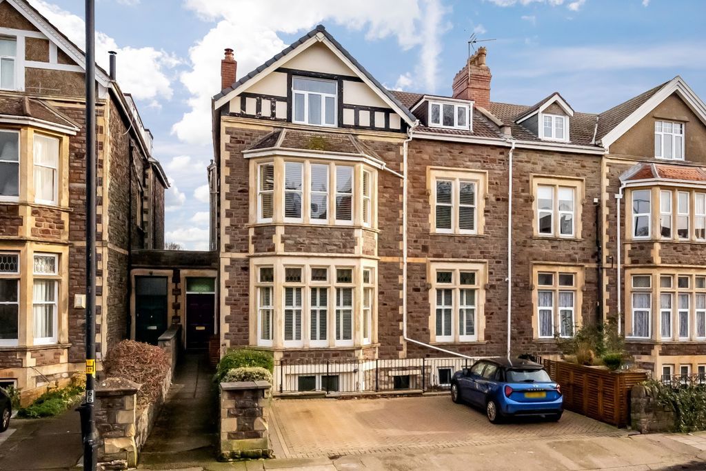 Property photo 1 of 14 External