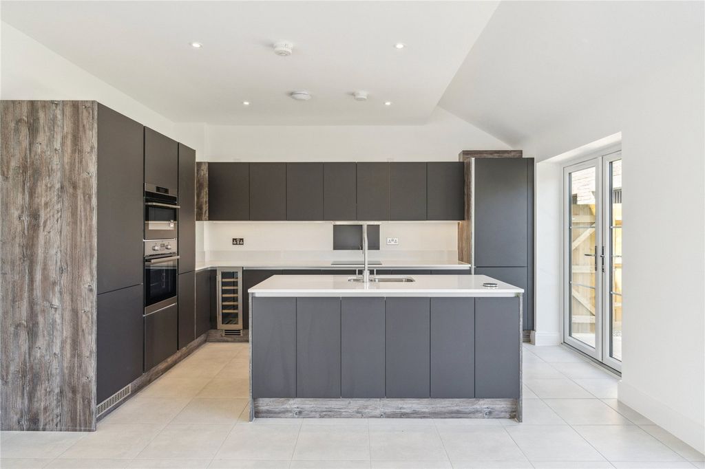 Property photo 2 of 17 Quality Kitchen