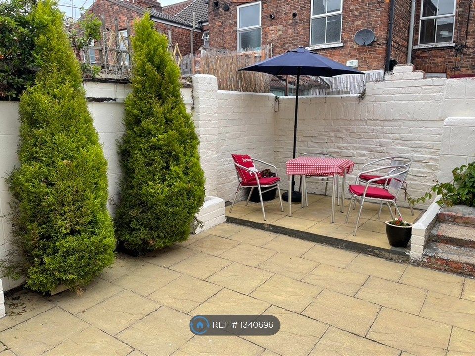 Property photo 1 of 22 Pretty Rear Courtyard Enclosed Sun Spot