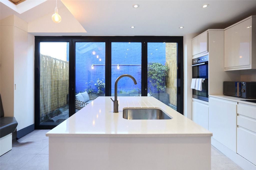 Property photo 2 of 19 Picture No. 17