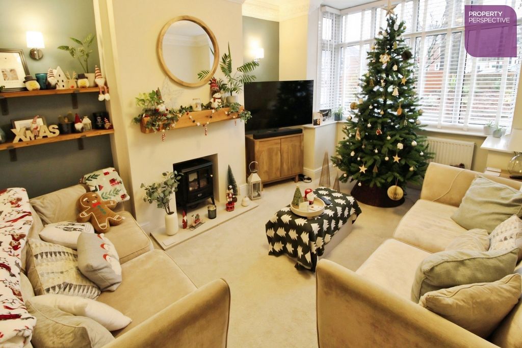 Property photo 2 of 17 Lounge