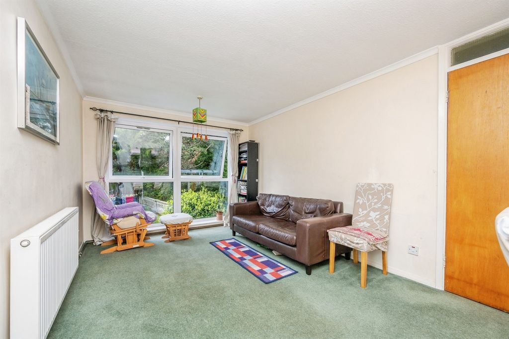 Property photo 2 of 20