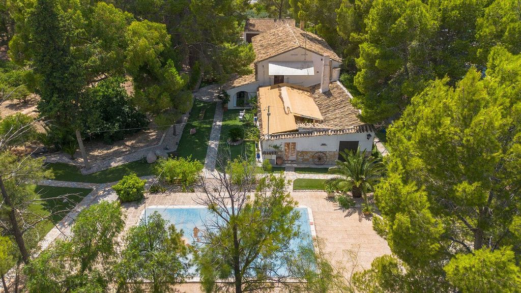 Property photo 1 of 15