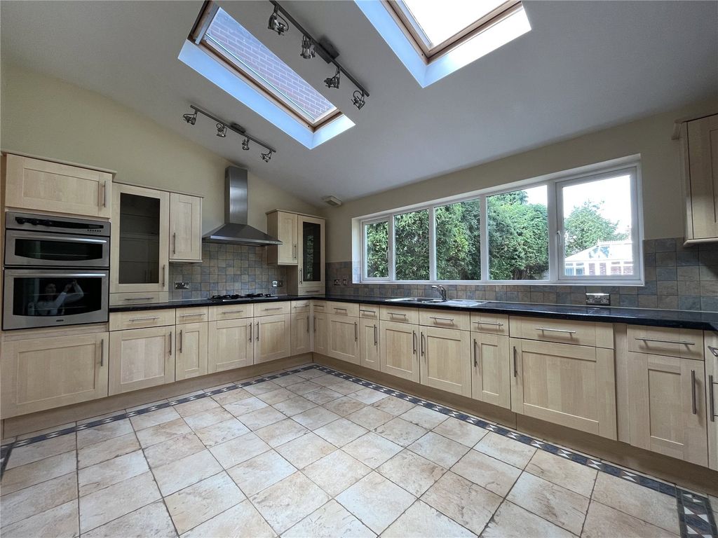 Property photo 3 of 29 Picture No. 21