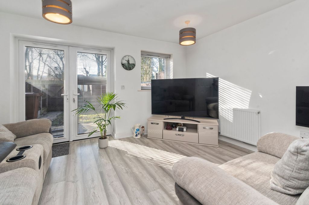 Property photo 2 of 26