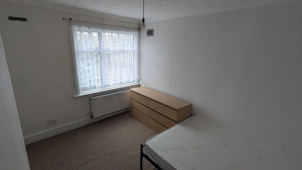 Property photo 2 of 7 Bedroom