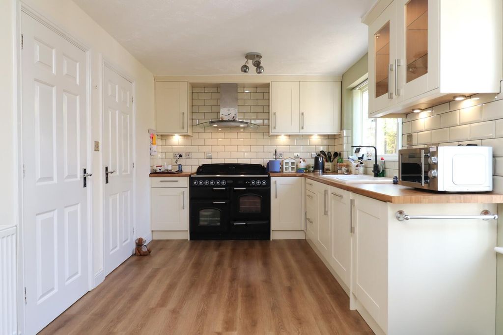 Property photo 3 of 75 Kitchen