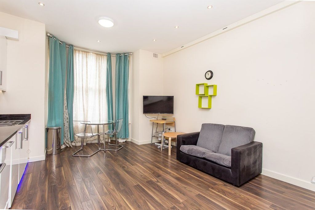 Property photo 3 of 7