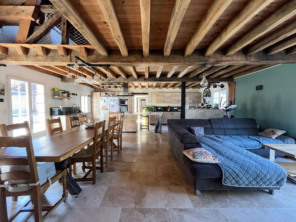 Property photo 2 of 33