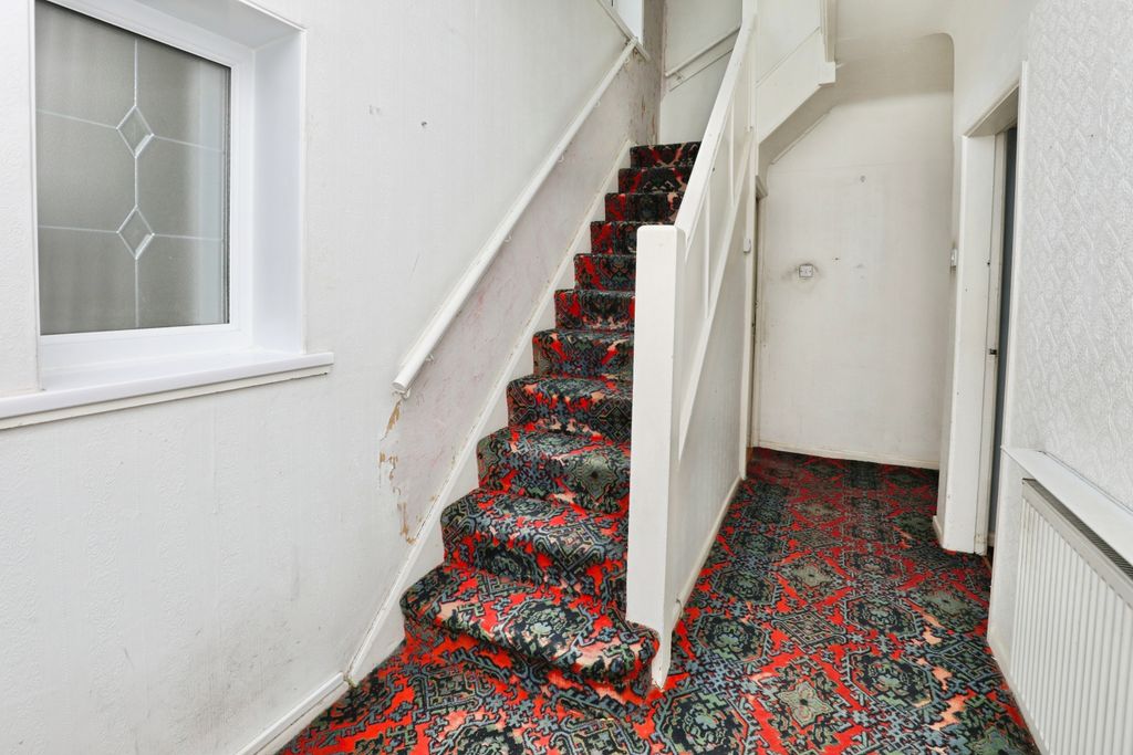 Property photo 3 of 14 Hall