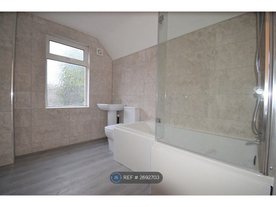 Property photo 3 of 16 Bathroom