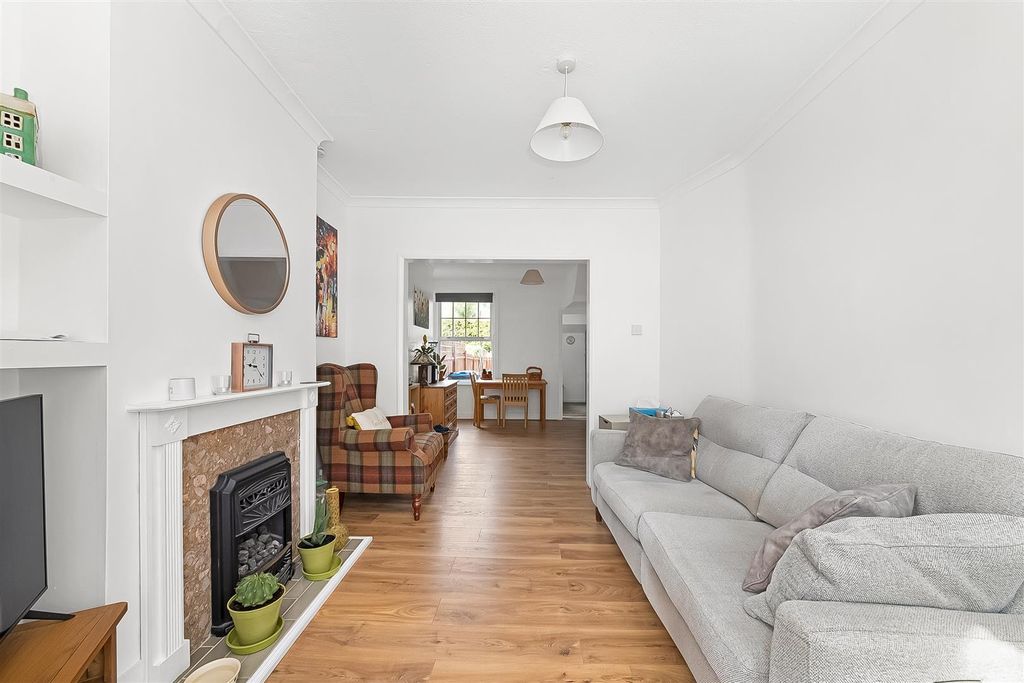 Property photo 3 of 12 Lounge