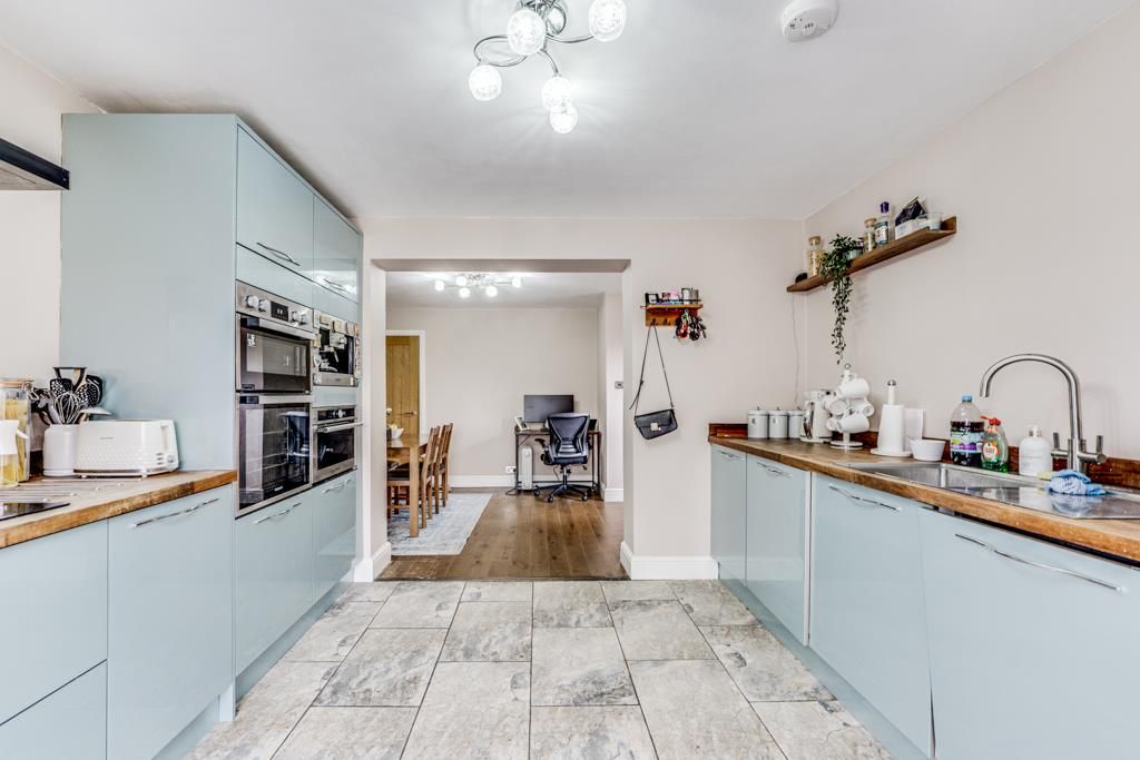 Property photo 3 of 25 77 Churchill Way, Burton Latimer-18.Jpg