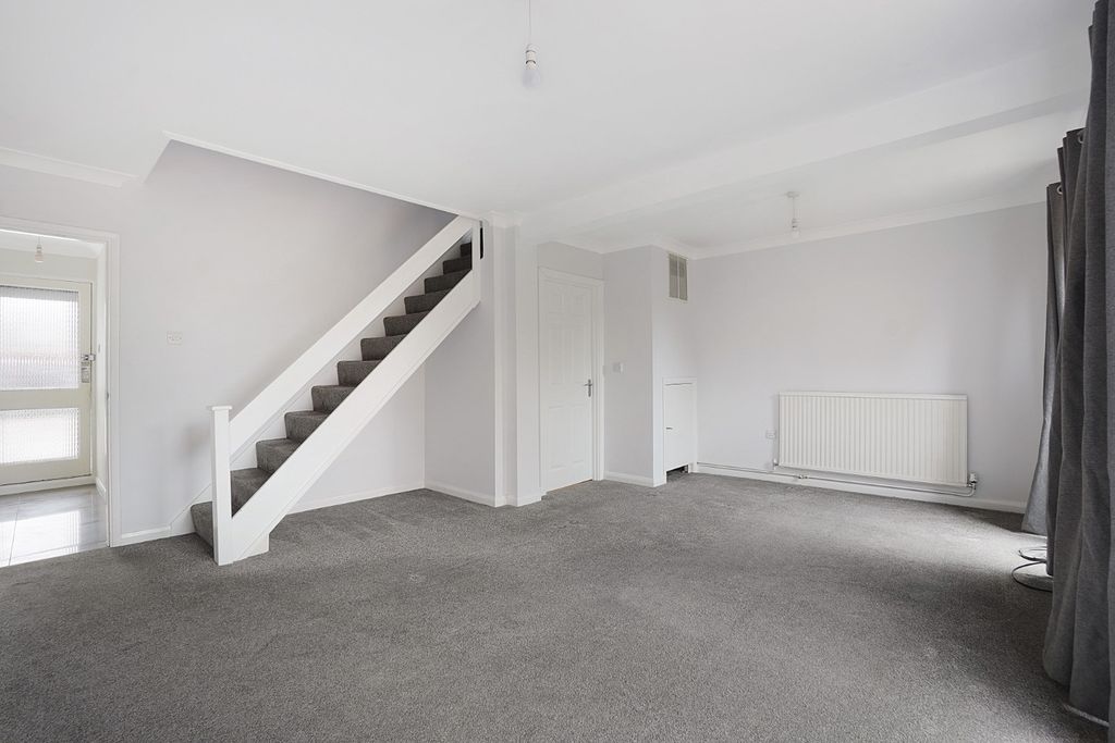 Property photo 2 of 13 3998937