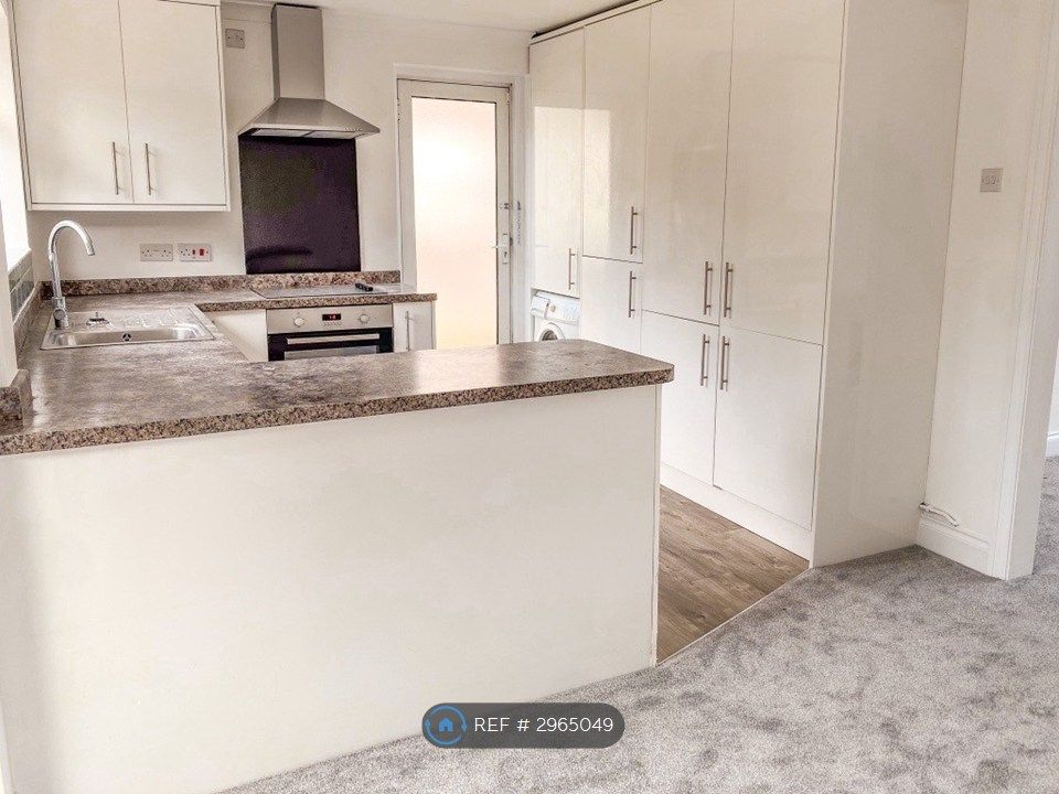 Property photo 3 of 16 Kitchen 2